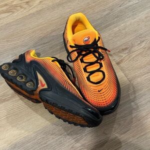 Nike Air Maxx Gradient Orange and Black Shoes